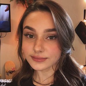 Meet your Posher, Chloe